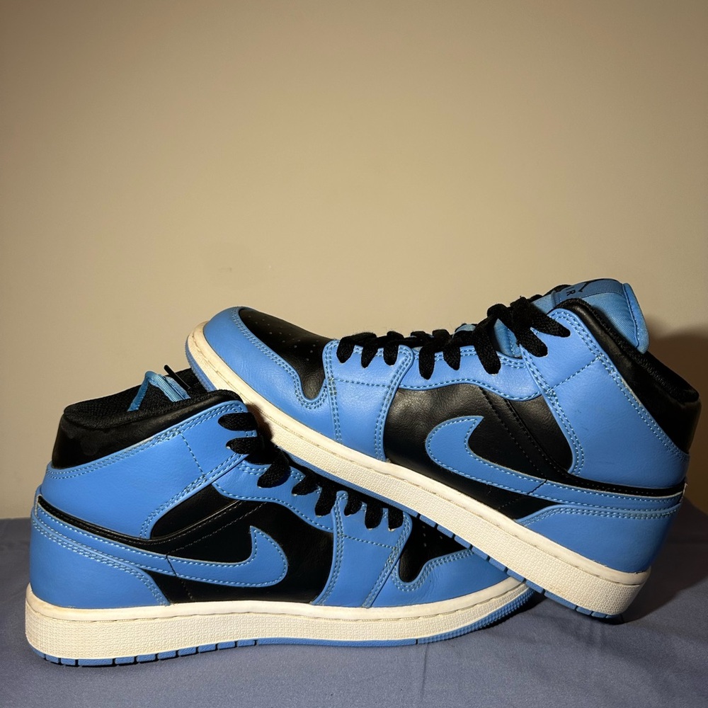 Jordan 1 Mid - Picture 3 of 5